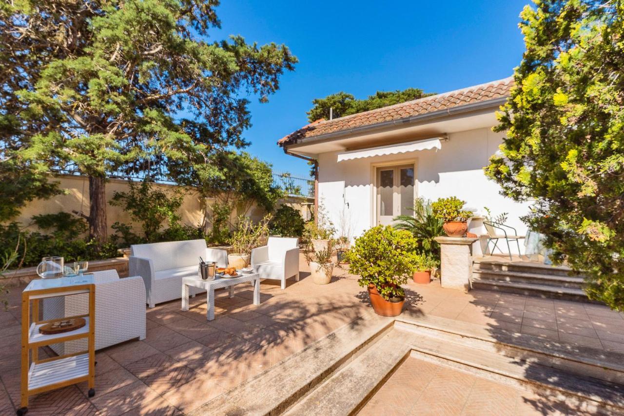 Garden View Near The Sea Bed & Breakfast Lecce Exterior foto